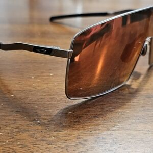 Oakley sutro metals